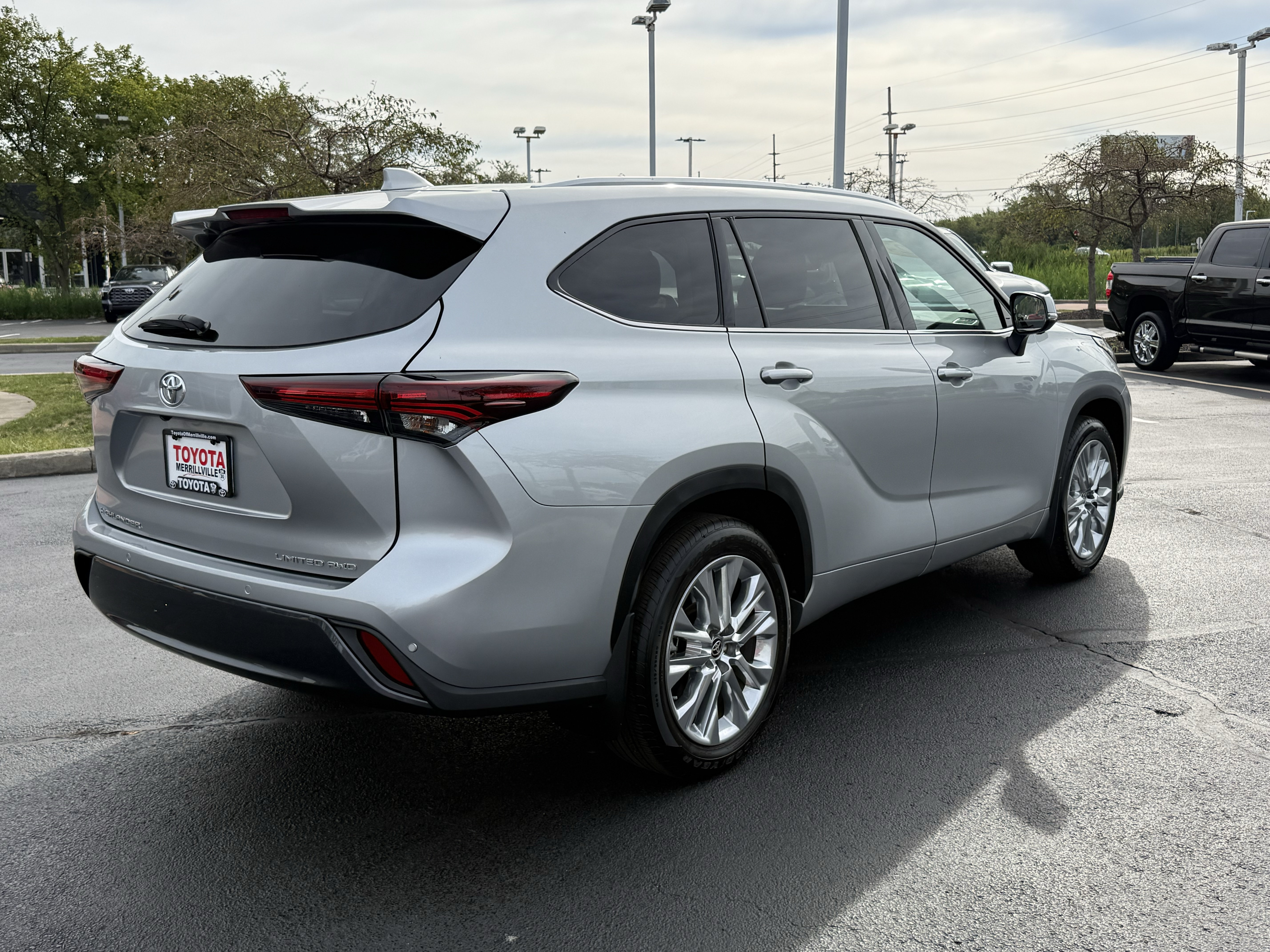 Used 2024 Toyota Highlander Limited AWD/4WD image 13