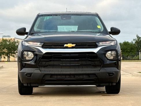 Used 2021 Chevrolet TrailBlazer LS FWD image 2