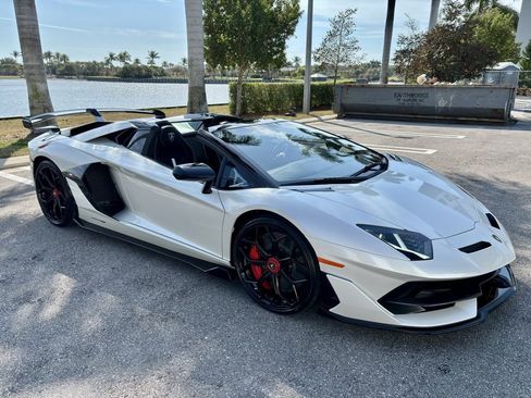 Used 2020 Lamborghini Aventador SVJ image 7