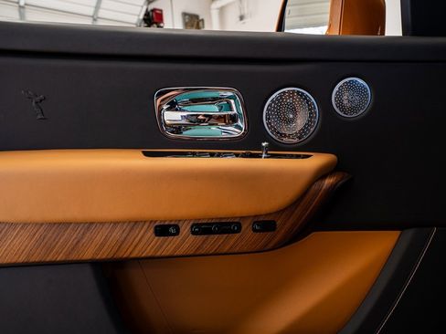 Used 2023 Rolls-Royce Cullinan w/ Cullinan Package image 33