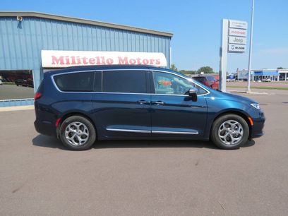 Used 2024 Chrysler Pacifica Limited w/ Trailer Tow Group