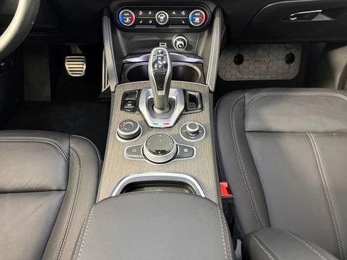 Used 2023 Alfa Romeo Stelvio Ti AWD/4WD image 16