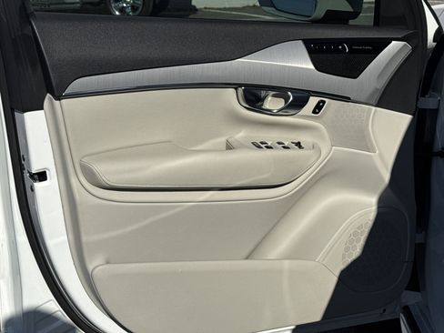 Used 2022 Volvo XC90 T5 Momentum w/ Climate Package image 13
