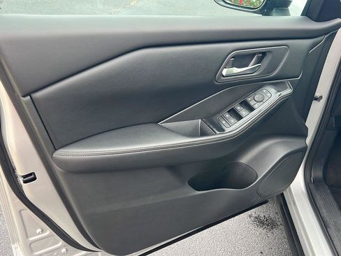 Used 2024 Nissan Rogue SV image 16