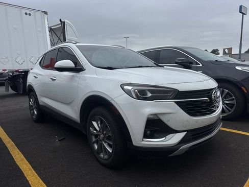 Used 2020 Buick Encore GX Essence w/ Experience Buick Package FWD image 2