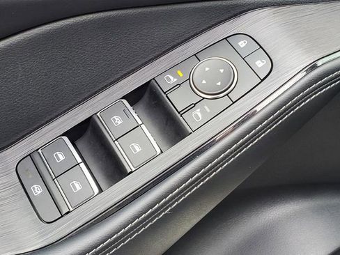 Certified 2023 Nissan Rogue SL FWD image 18