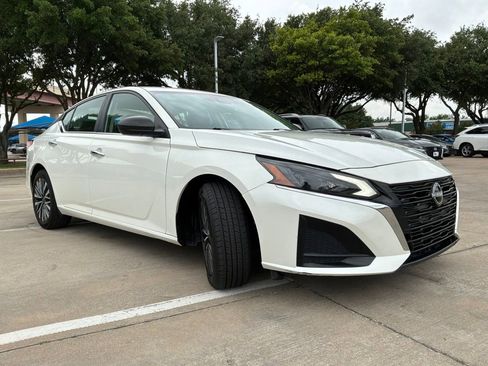 Used 2025 Nissan Altima 2.5 SV FWD image 5
