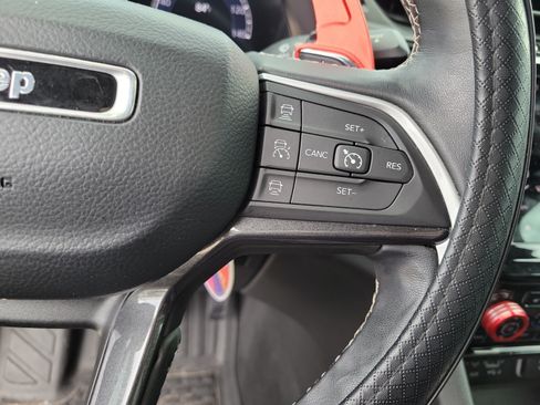 Used 2022 Jeep Grand Cherokee L Laredo RWD image 23