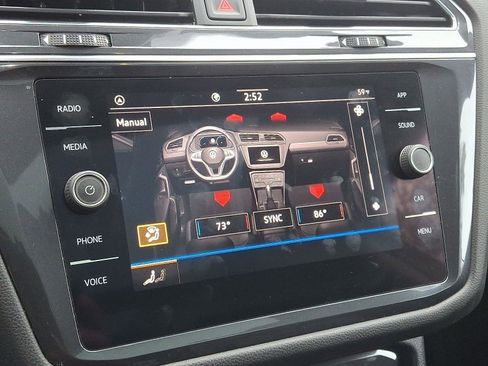 Used 2022 Volkswagen Tiguan SE w/ Panoramic Sunroof Package image 17