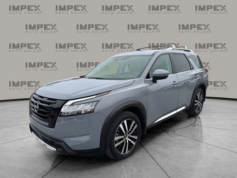 Used 2024 Nissan Pathfinder Platinum image 1