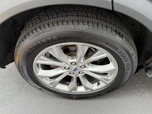 Certified 2023 Ford Explorer XLT image 7