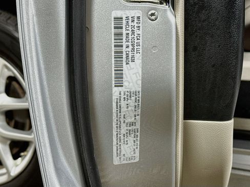 Used 2023 Chrysler Voyager LX FWD image 31