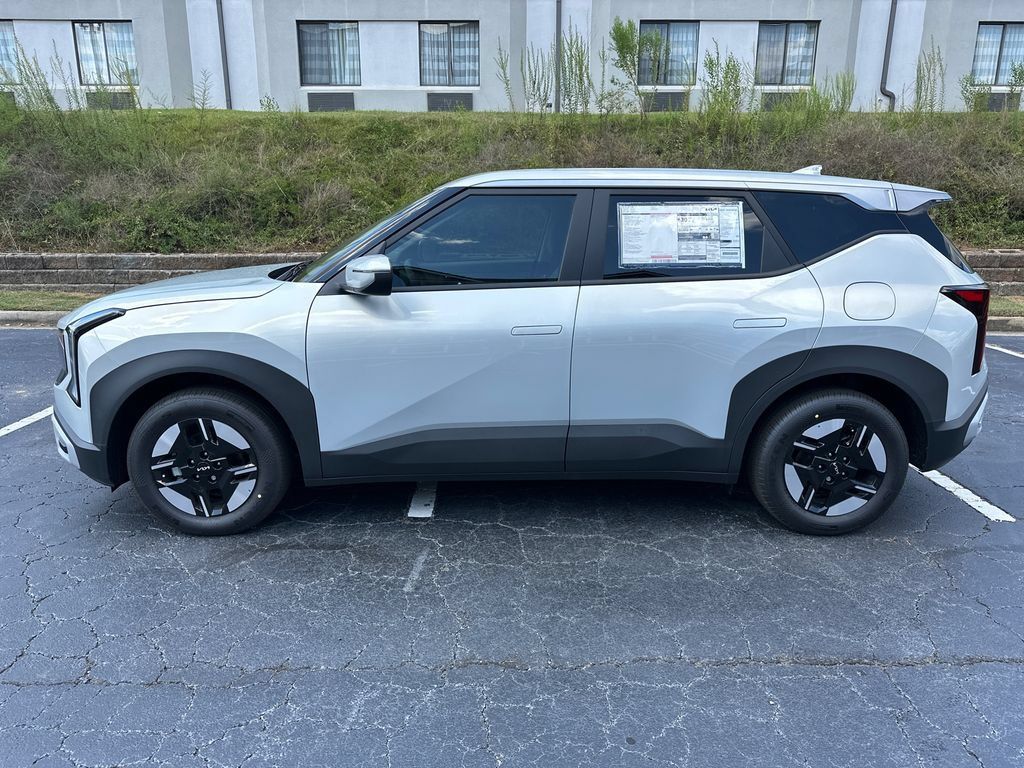 New 2027 Kia Seltos LX FWD image 4
