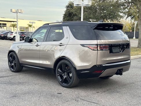 Used 2023 Land Rover Discovery S R-Dynamic image 5