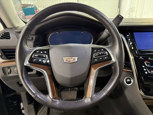 Used 2019 Cadillac Escalade ESV Premium Luxury image 17