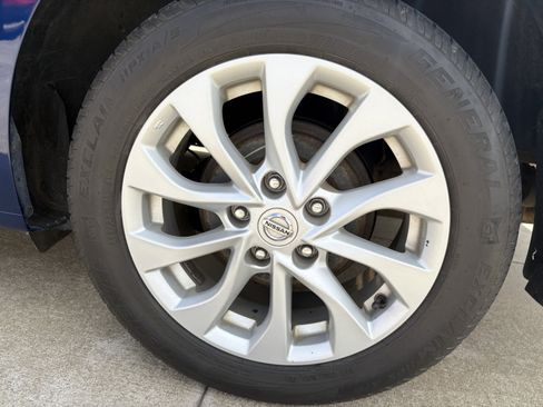 Used 2019 Nissan Sentra SV image 11