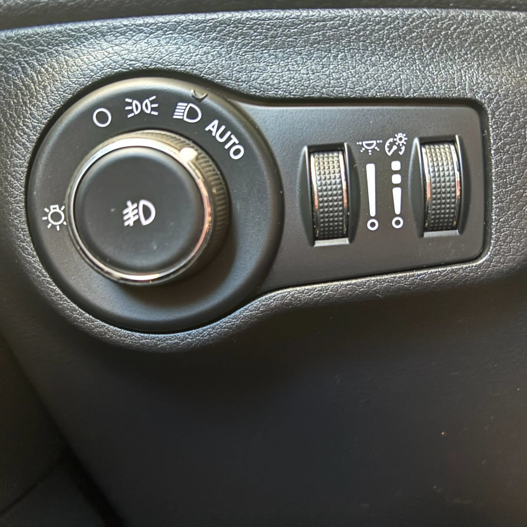 Used 2018 Jeep Compass Latitude w/ Popular Equipment Group FWD image 26