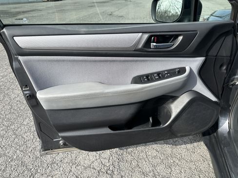 Used 2018 Subaru Outback 2.5i Premium image 15