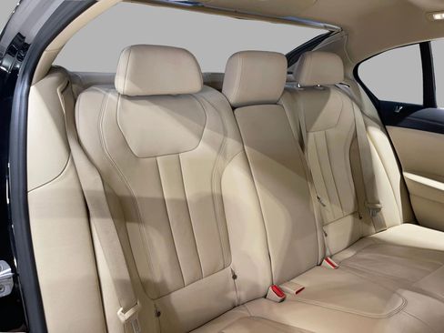 Used 2018 BMW 740i image 31