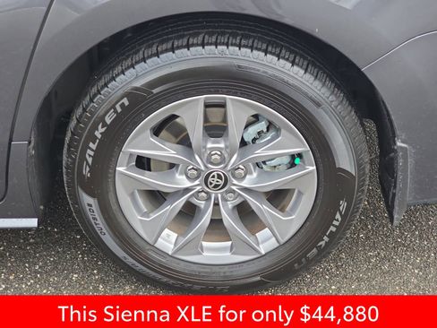 Used 2025 Toyota Sienna XLE image 42