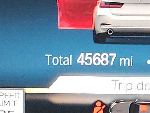 Certified 2023 BMW 330i xDrive Sedan w/ Premium Package image 18