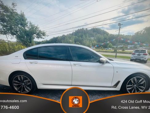 Used 2018 BMW M760i xDrive image 15