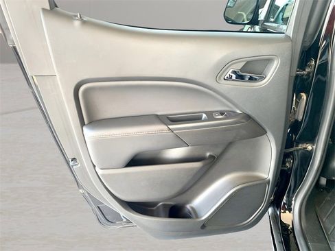 Used 2022 GMC Canyon AT4 image 17