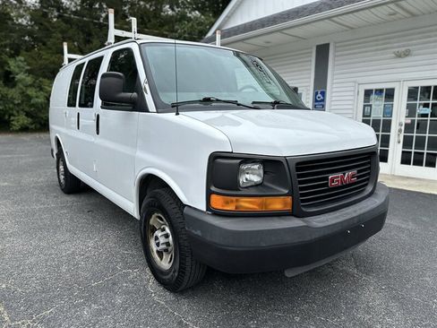 Used 2010 GMC Savana 2500 RWD image 2