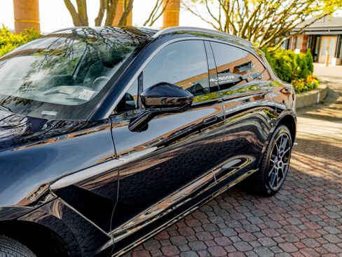 Used 2021 Aston Martin DBX image 45