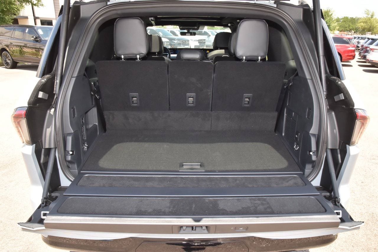 New 2026 Lincoln Navigator Reserve w/ Jet Appearance Package AWD/4WD image 40