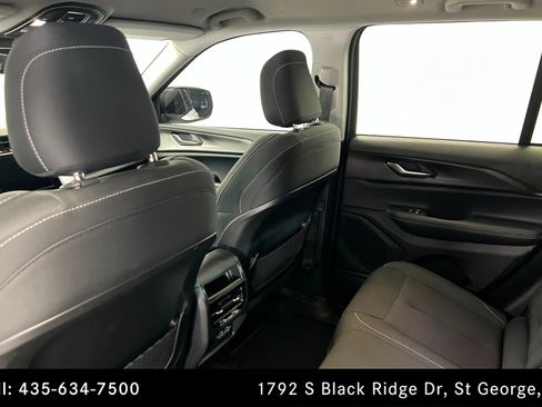 Used 2023 Jeep Grand Cherokee Laredo w/ Luxury Tech Group I image 19