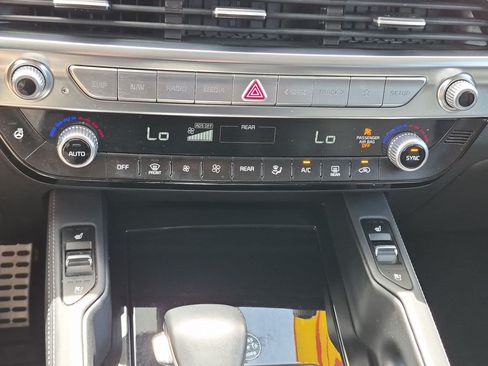 Certified 2022 Kia Telluride SX w/ SX Prestige Package AWD/4WD image 22