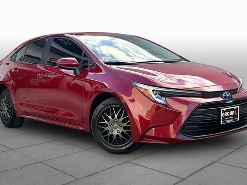 Used 2025 Toyota Corolla LE FWD image 3