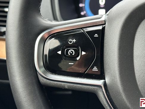 Used 2024 Volvo XC90 B6 Plus image 29