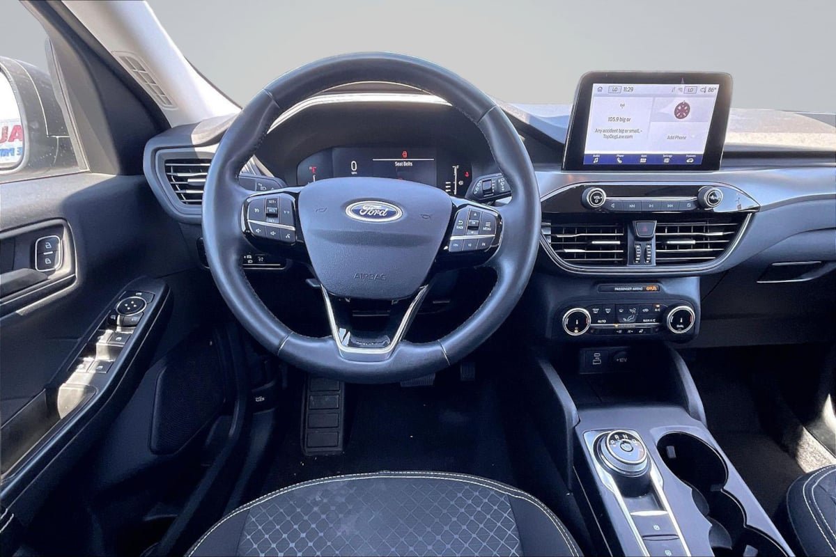 Used 2023 Ford Escape Active w/ Cold Weather Package FWD image 5