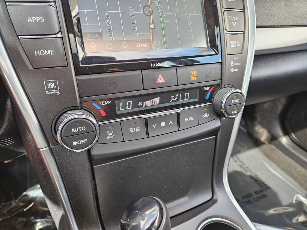 Used 2016 Toyota Camry XSE w/ Advanced Technology Package FWD image 31