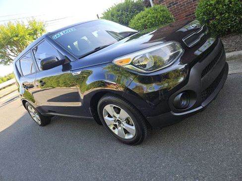 Used 2017 Kia Soul FWD image 7
