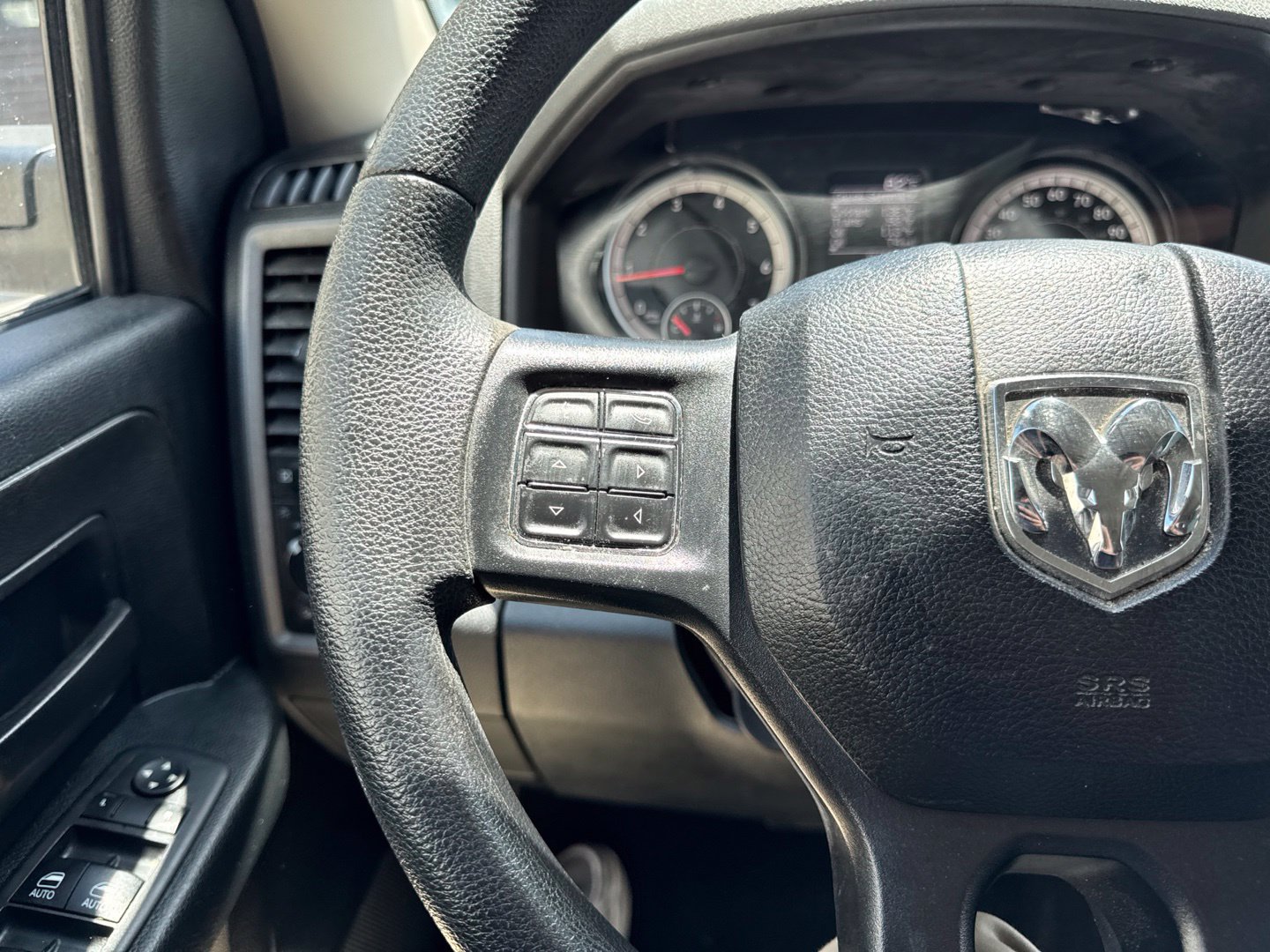 Used 2018 RAM 1500 Express AWD/4WD image 22