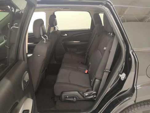 Used 2019 Dodge Journey SE w/ Blacktop Package FWD image 18