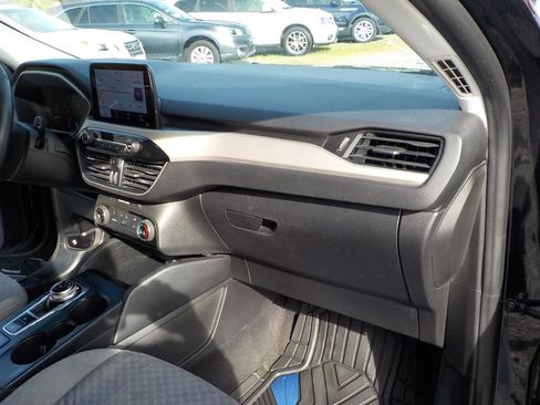 Used 2021 Ford Escape SE w/ SE Sport Appearance Package image 24