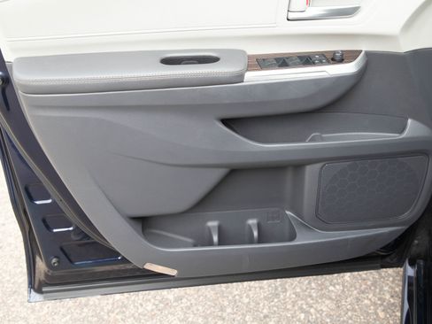 Used 2023 Toyota Sienna XLE FWD image 21