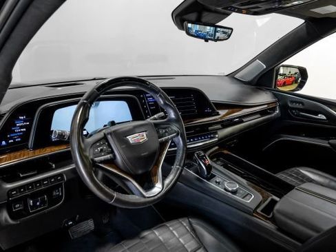 Used 2022 Cadillac Escalade ESV Sport Platinum w/ Heavy-Duty Trailer Package AWD/4WD image 4