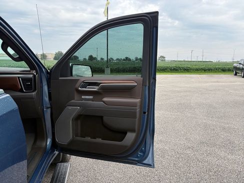 Used 2025 GMC Sierra 1500 Denali AWD/4WD image 41