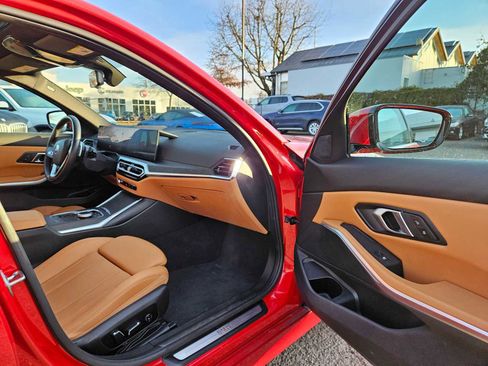 Used 2024 BMW 330i xDrive Sedan w/ Premium Package image 10