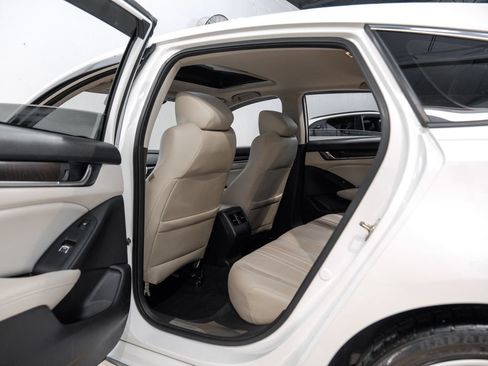 Used 2018 Honda Accord Touring image 49