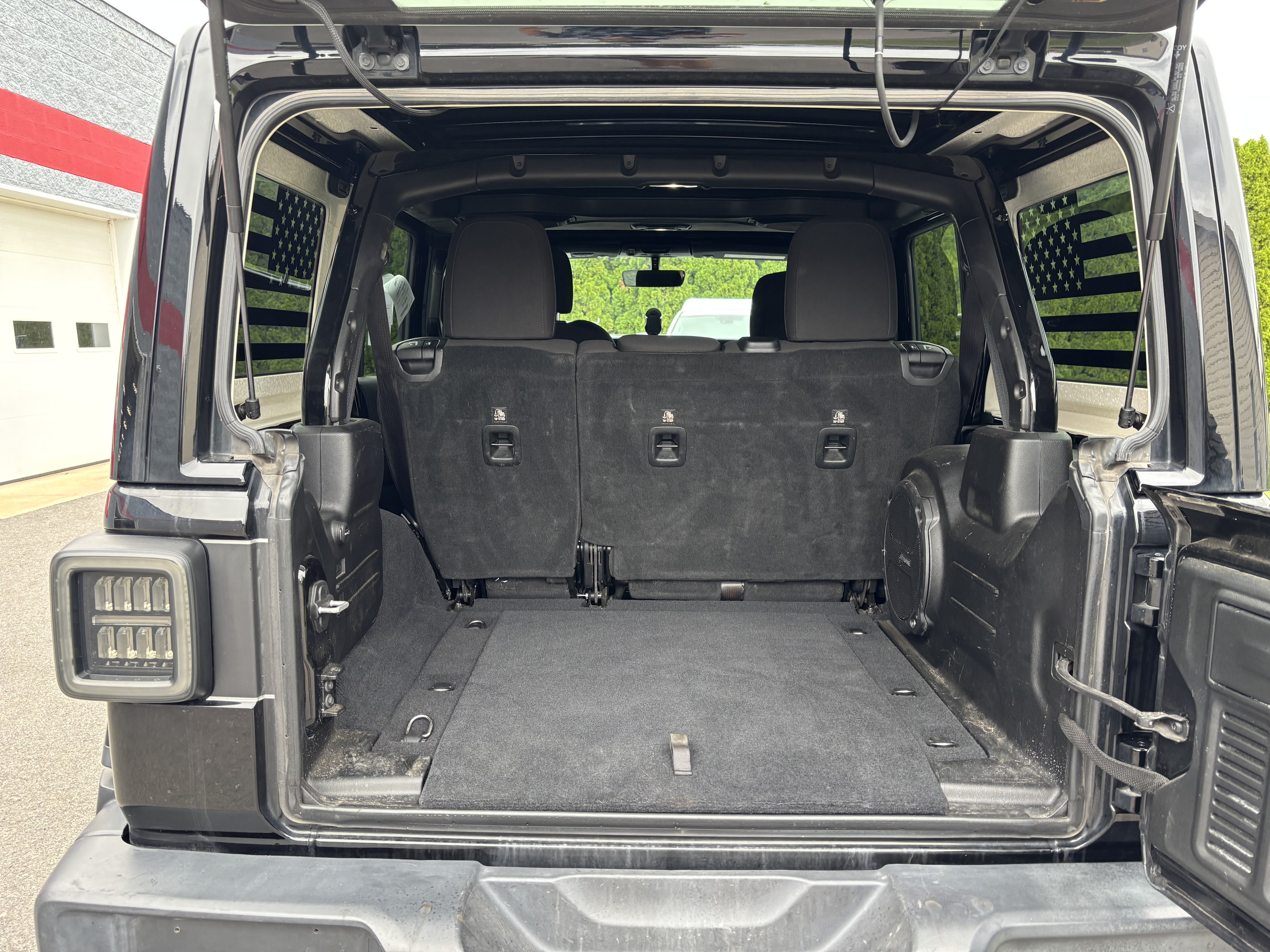Used 2018 Jeep Wrangler Unlimited Sahara AWD/4WD image 5