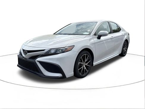 Used 2024 Toyota Camry SE image 7