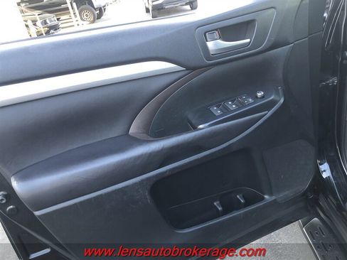 Used 2016 Toyota Highlander XLE w/ Protection Package #3 AWD/4WD image 8