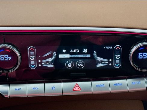 Used 2022 Genesis GV70 2.5T w/ Advanced Package image 21