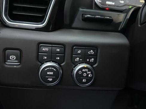 Used 2024 GMC Sierra 3500 Denali w/ Denali Reserve Package image 18